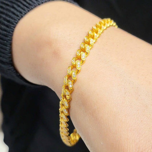 OM Jewellers’ Guide to Choosing the Perfect Gold Bangles for Every Occasion