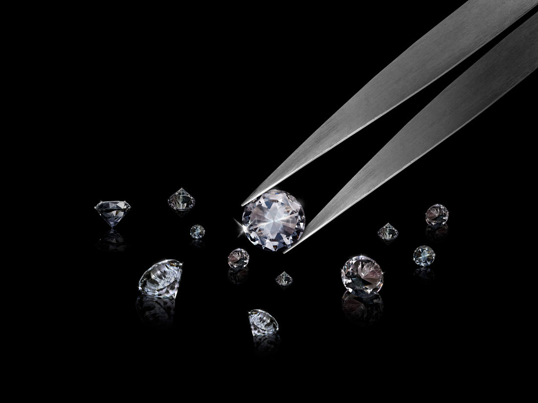 Choosing between Cubic Zirconia and Diamond Engagement Rings
