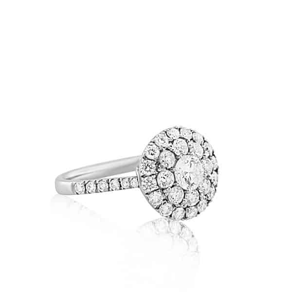 18k Stunning Diamond Engagement Ring