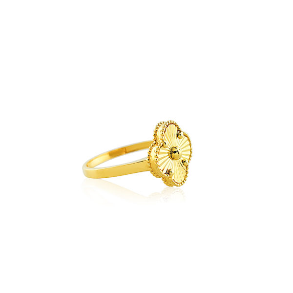 Extravagant Gold Ring with Clover