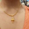 Floral necklace in gold