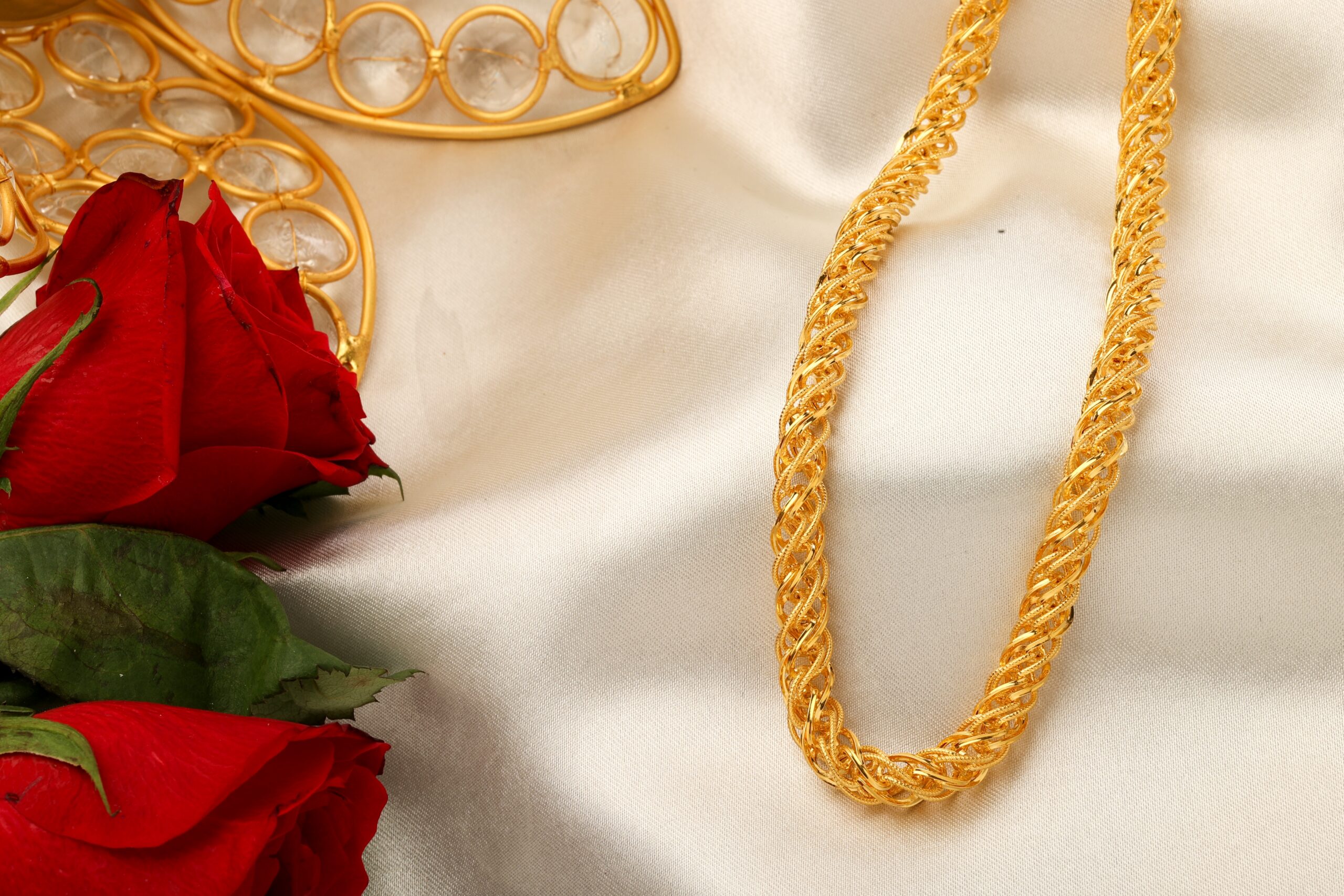 The Ultimate Guide to Men’s Jewellery: Beyond the Wedding Band